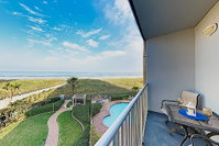 Stylish Gulf-Front Getaway - Heated Pool  Hot Tub condo Orlando Tourists