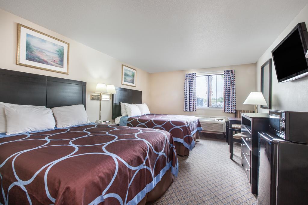 Super 8 By Wyndham Cleveland TX - thumb 3