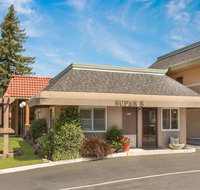 Super 8 by Wyndham Martinez - Orlando Tourists