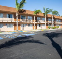 SureStay Hotel by Best Western Buttonwillow - Orlando Tourists