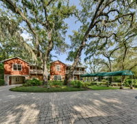The Grey Owl Inn Orlando Tourists