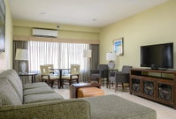The Villas of Las Olas - All-Suite Layout  Pool Hotel Room Orlando Tourists