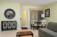 The Villas of Las Olas - Canal-Front Patio  Pool Hotel Room Orlando Tourists
