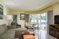 The Villas of Las Olas - Waterfront Patio  Pool condo Orlando Tourists
