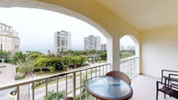 Top floor condo steps away from JW Marriott and Beach Access Orlando Tourists