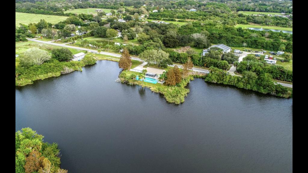 Tranquil LakePool Home - thumb 1