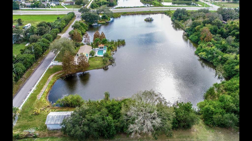 Tranquil LakePool Home - thumb 0