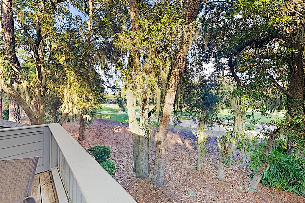 Updated Harbour Town Hideaway W/ Pool & Balcony Condo - thumb 2