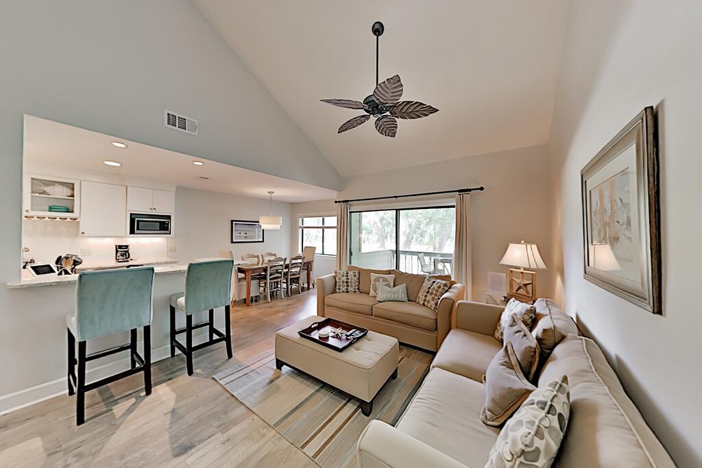 Updated Harbour Town Hideaway W/ Pool & Balcony Condo - thumb 0