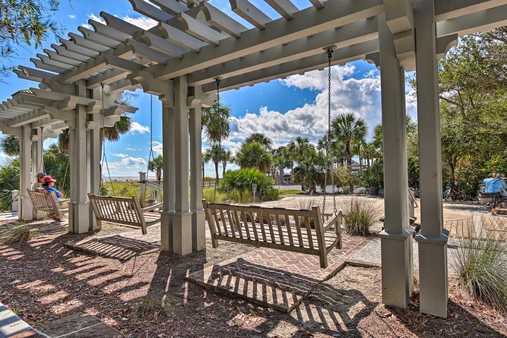 Updated HH Condo With Balcony - Walk To Beach! - thumb 2