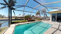 Waterfront 3 Bed Plus Den 3 Bath HomeHeated Pool w/ Large Screened-In Lanai Orlando Tourists