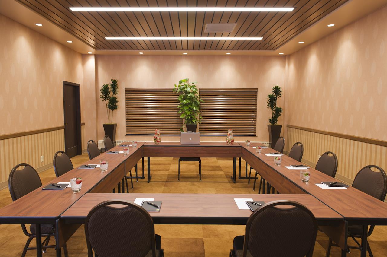 The Lakefront Anchorage - thumb 32