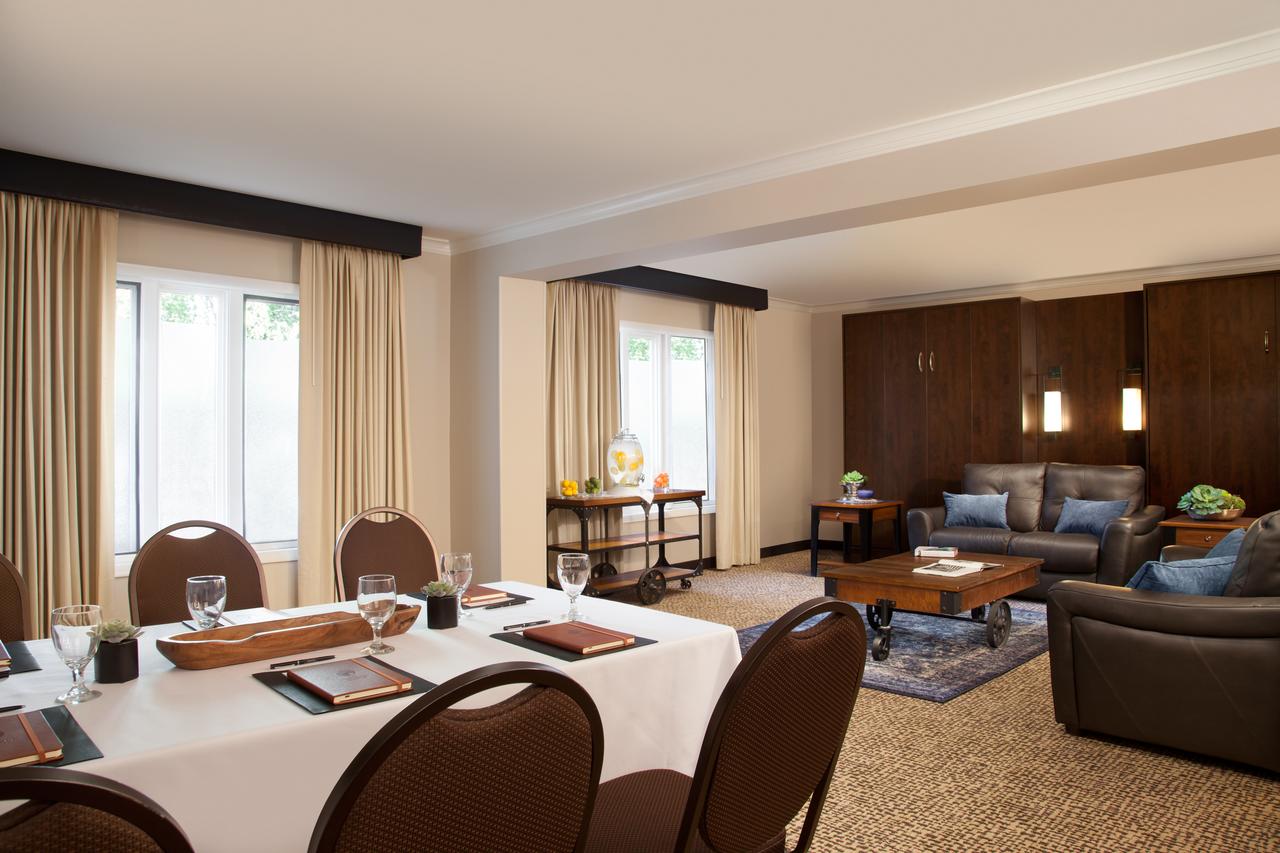 The Lakefront Anchorage - thumb 28