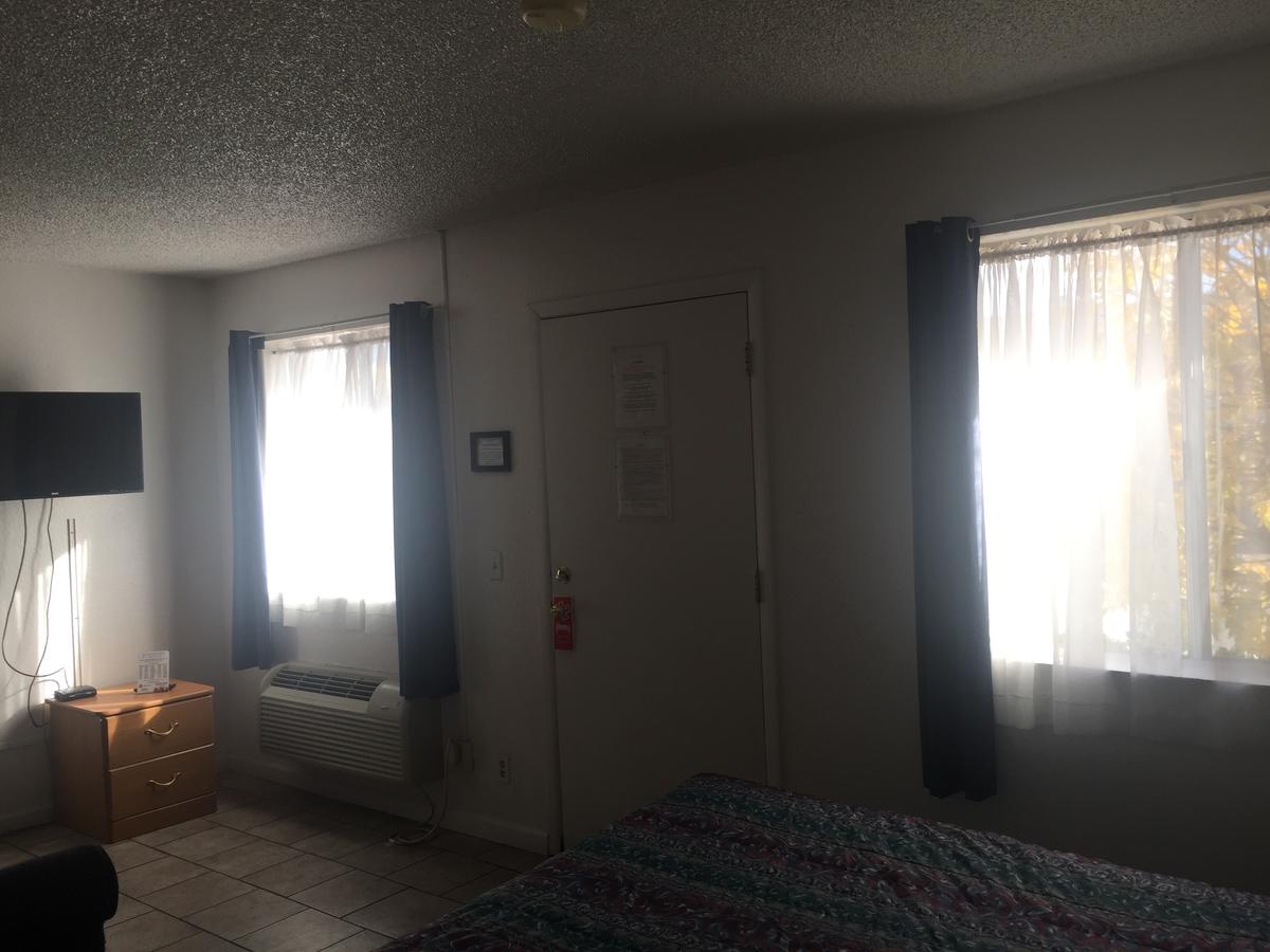 Little Daisy Motel - thumb 1