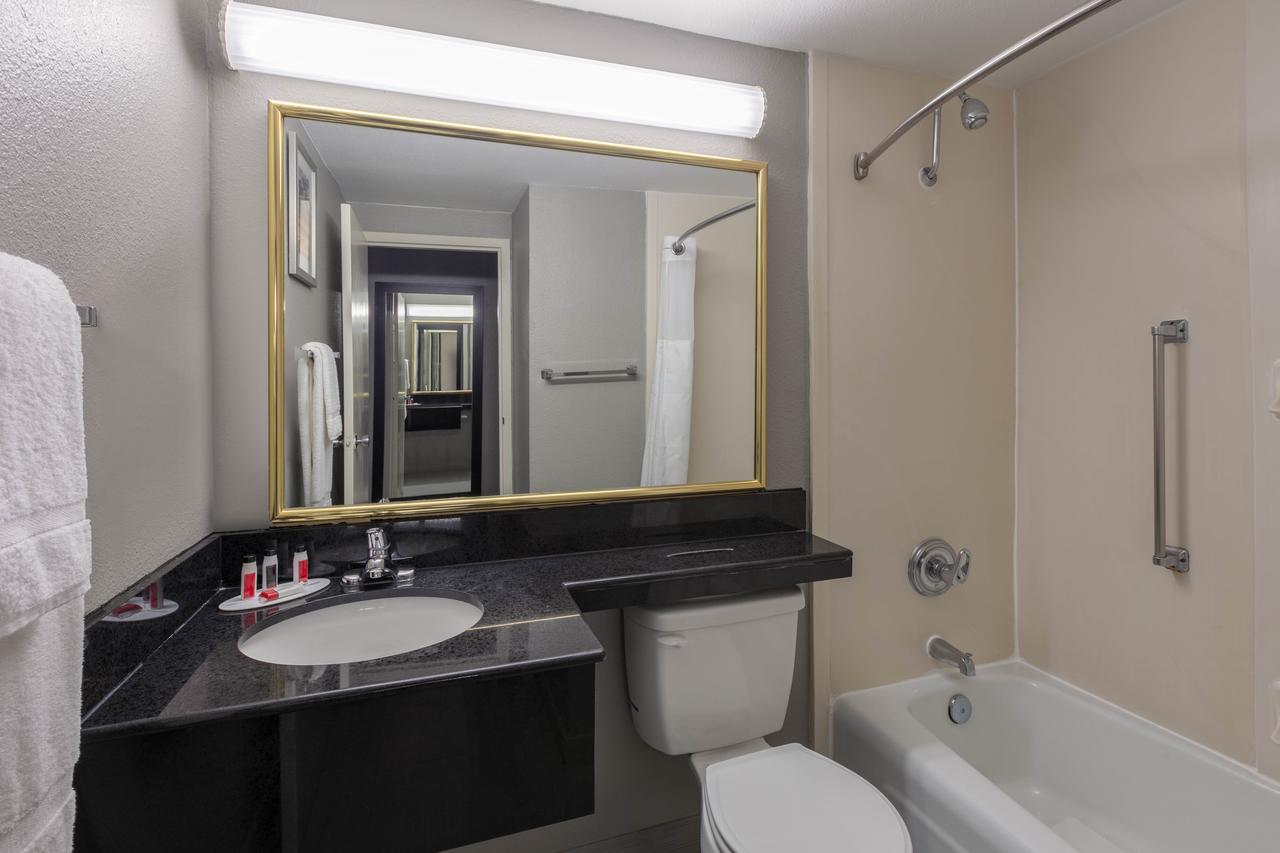Ramada By Wyndham Texarkana - thumb 25