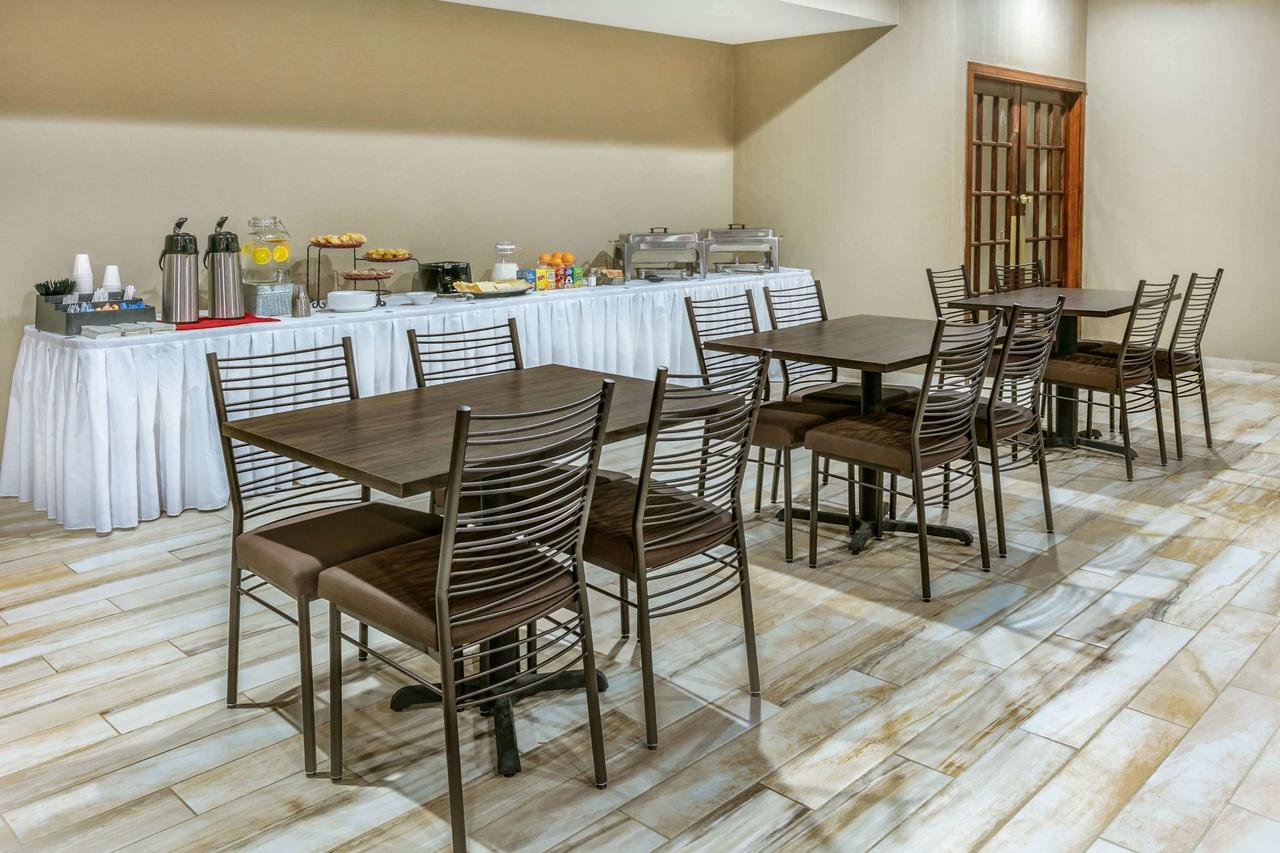 Ramada By Wyndham Texarkana - thumb 42