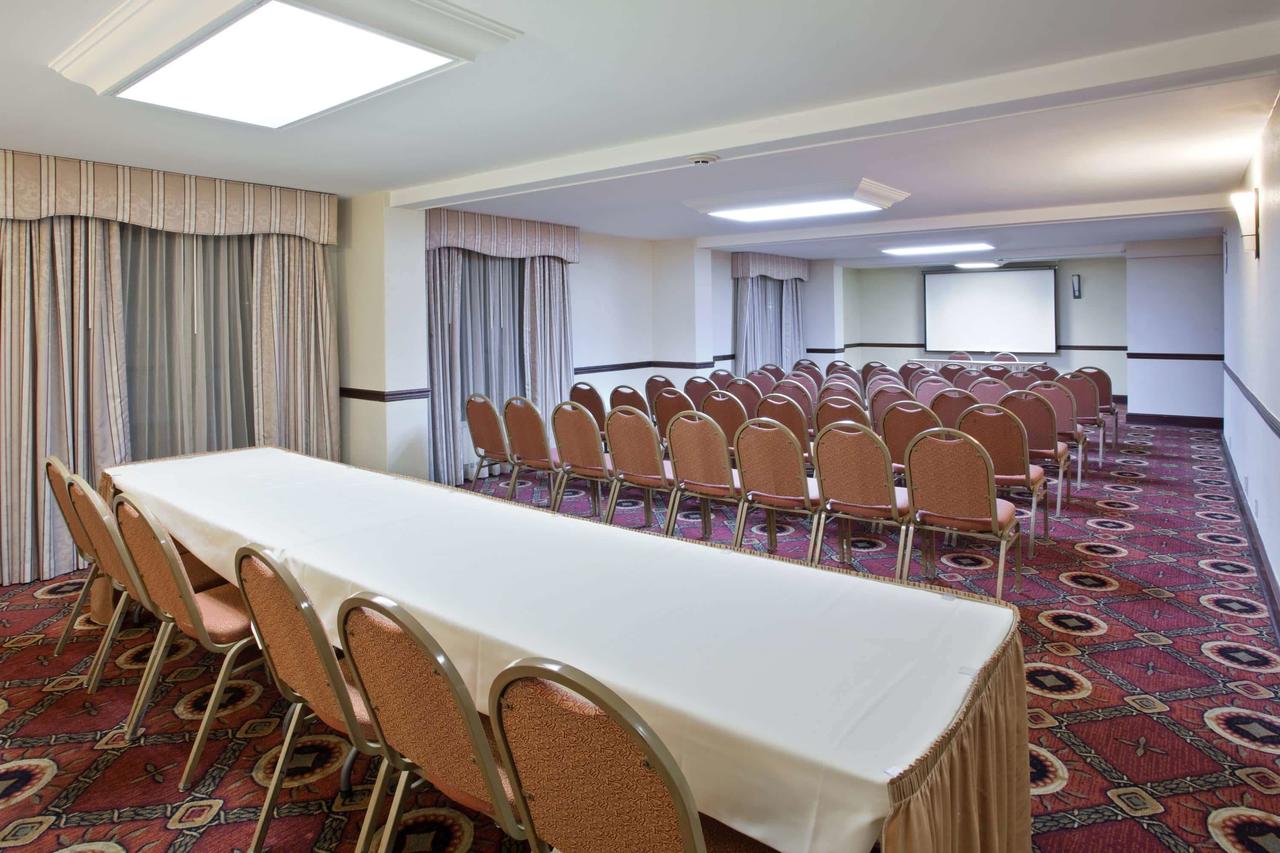 La Quinta By Wyndham Downtown Conference Center - thumb 17