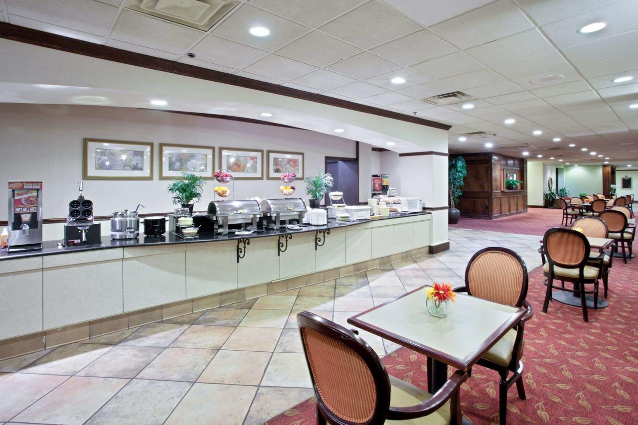 La Quinta By Wyndham Downtown Conference Center - thumb 3