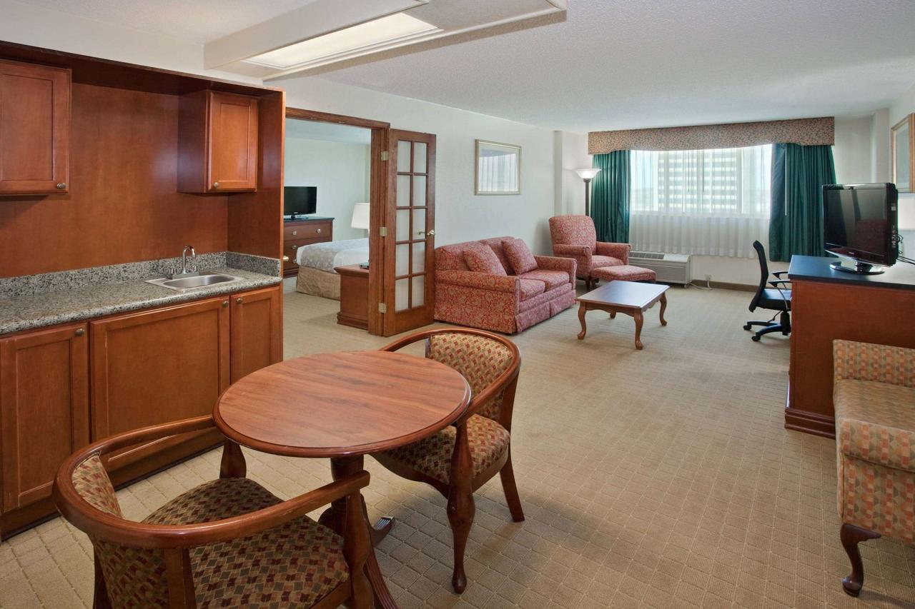 La Quinta By Wyndham Downtown Conference Center - thumb 25
