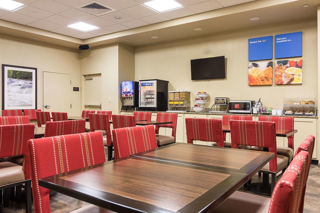 Comfort Inn Bentonville - thumb 20