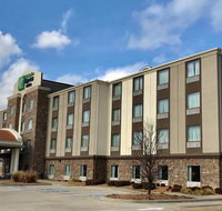 Holiday Inn Express  Suites Searcy - Orlando Tourists