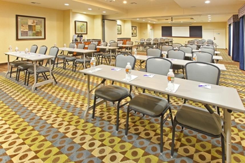 Holiday Inn Express & Suites Searcy - thumb 15