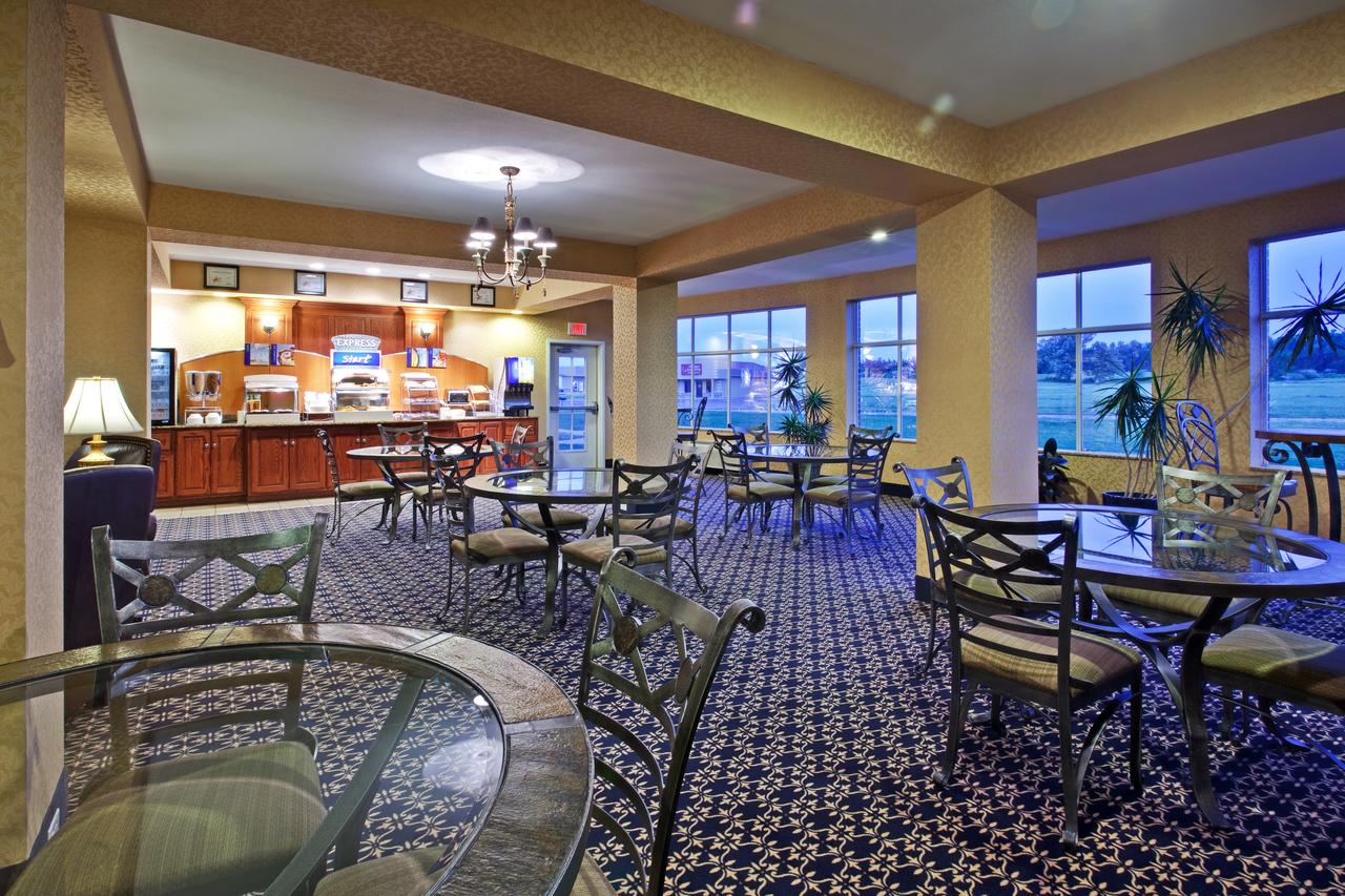 Holiday Inn Express Hotel & Suites Paragould - thumb 10