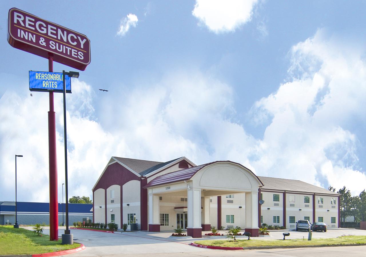 Regency Inn & Suites - thumb 0