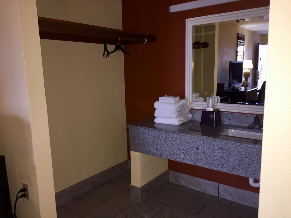 Executive Inn Texarkana - thumb 32