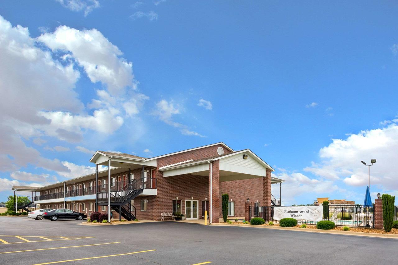 Econo Lodge Inn & Suites Searcy - thumb 26