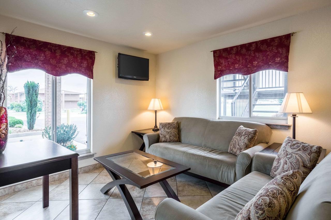 Econo Lodge Inn & Suites Searcy - thumb 9