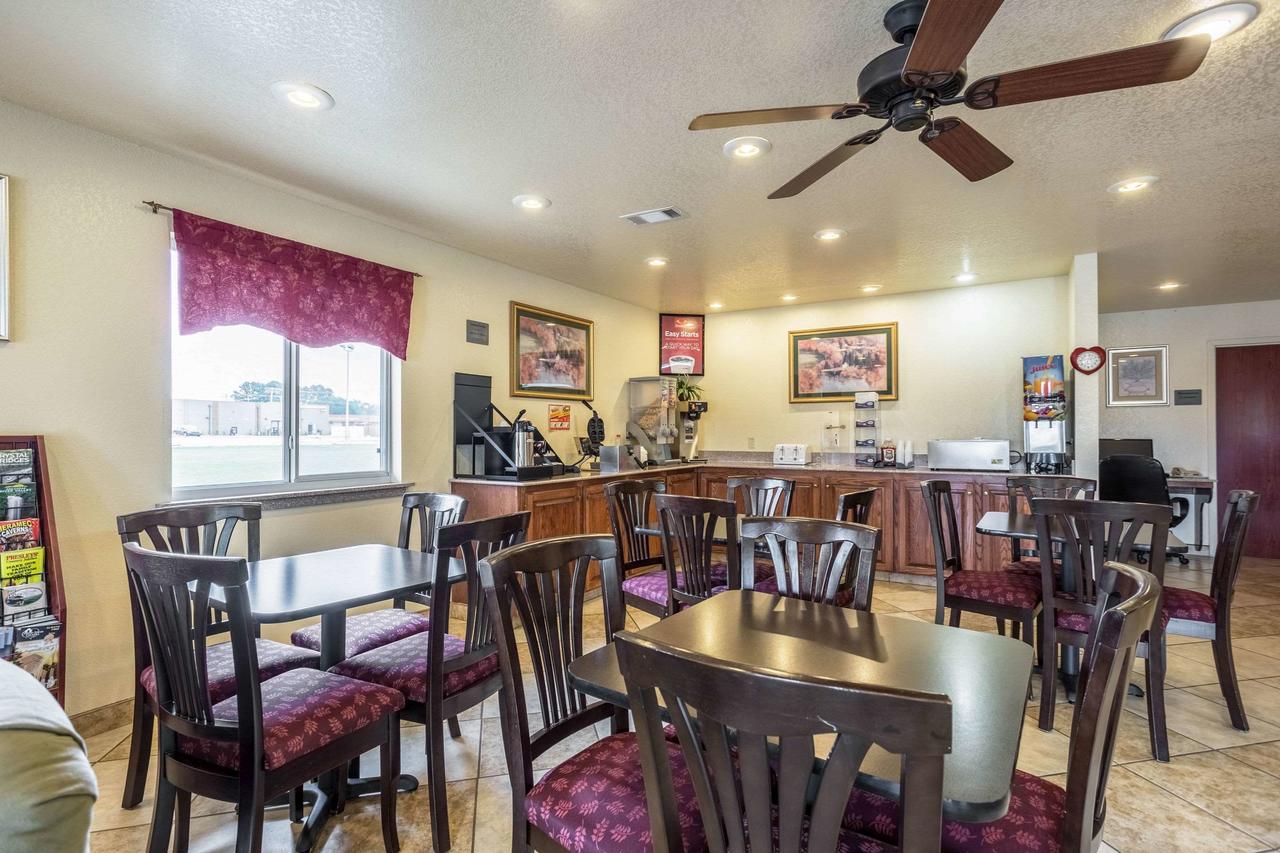 Econo Lodge Inn & Suites Searcy - thumb 6