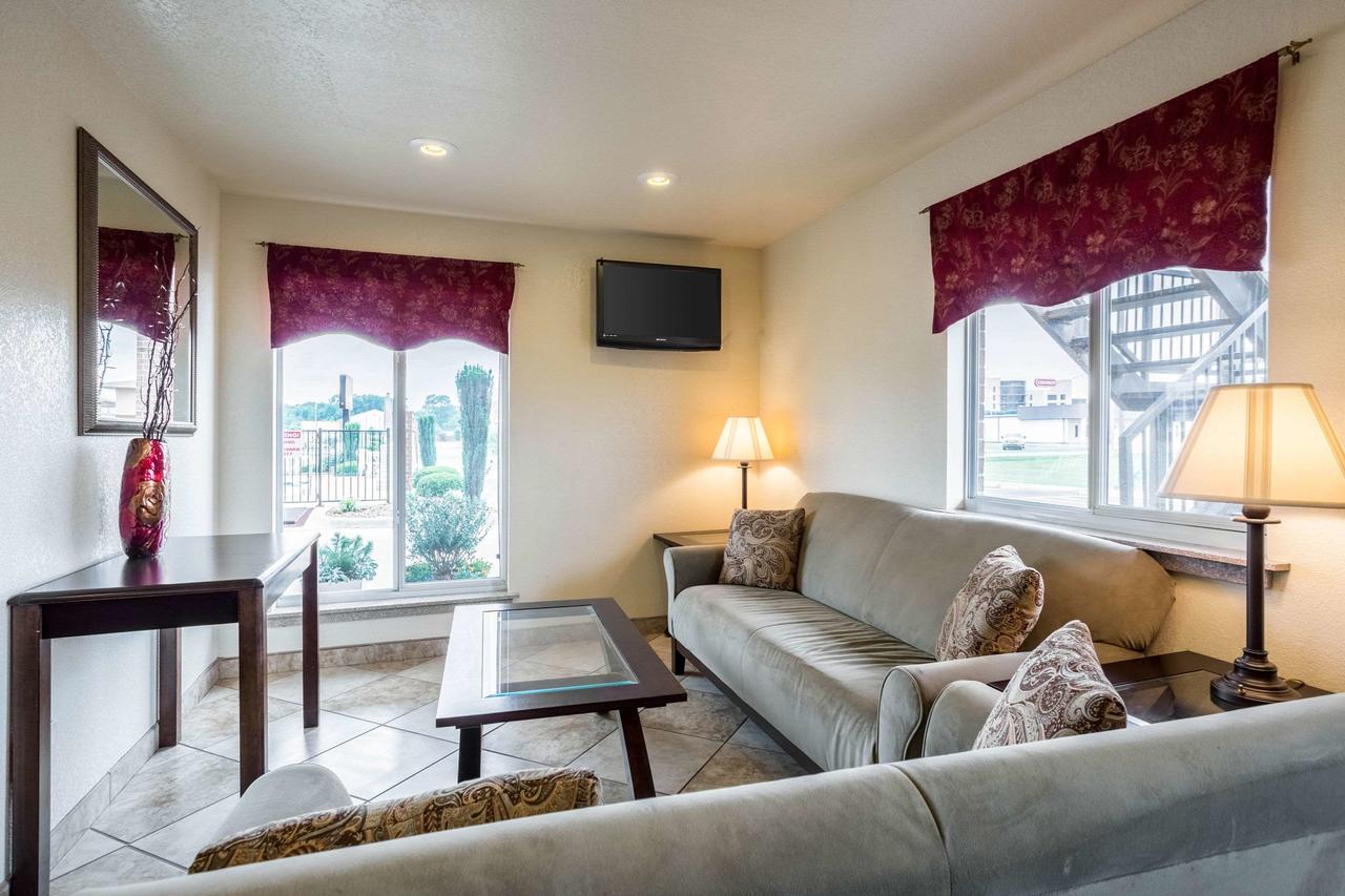 Econo Lodge Inn & Suites Searcy - thumb 4