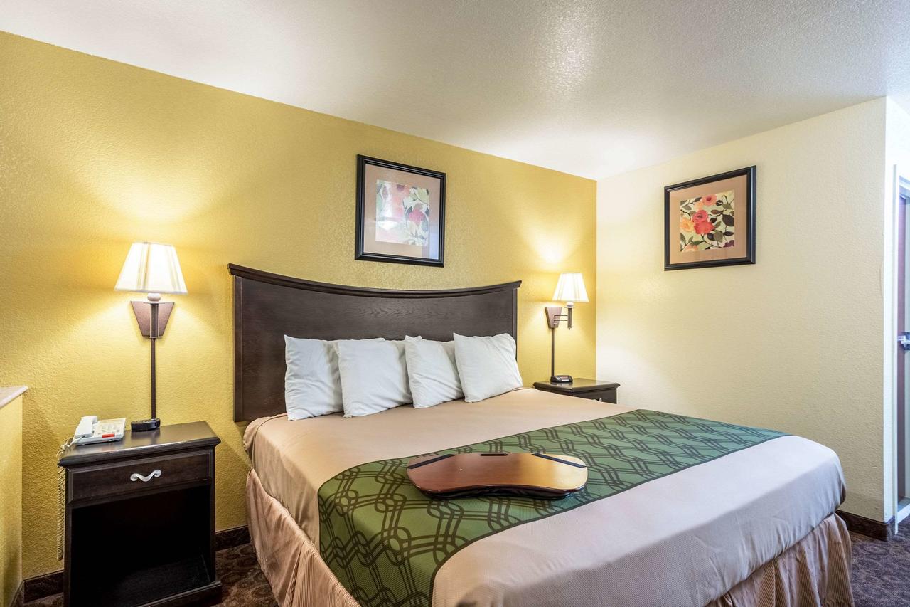 Econo Lodge Inn & Suites Searcy - thumb 0