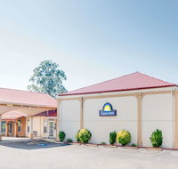 Days Inn by Wyndham Searcy - Orlando Tourists