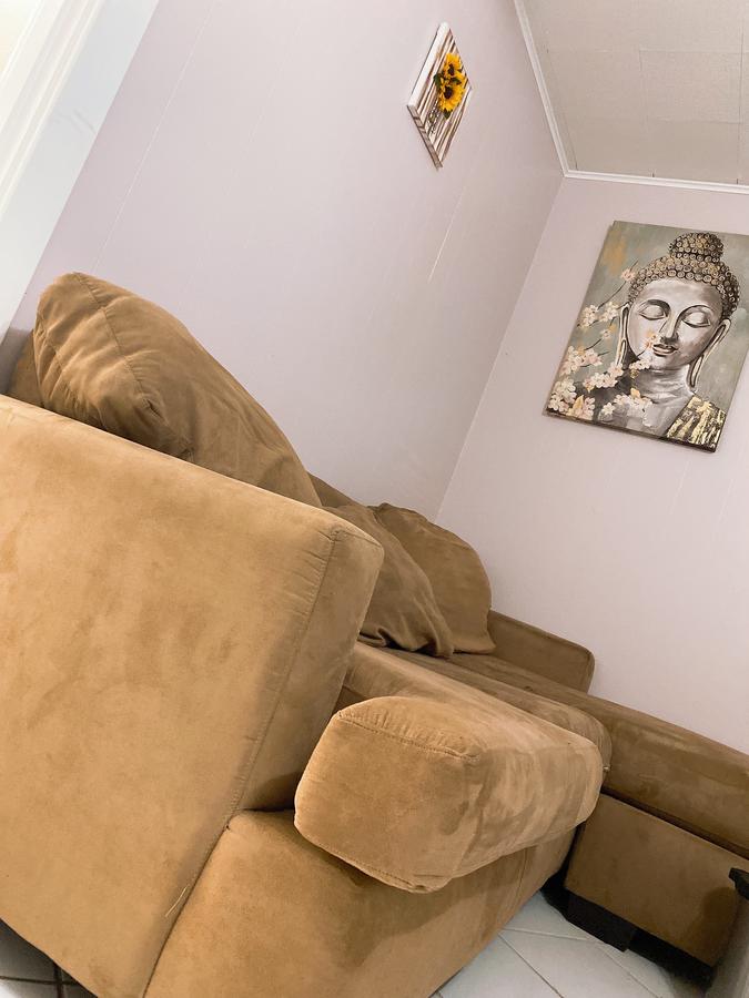 ENTIRE 2 BEDROOMS HOUSE IN QUITE NEIGHBORHOOD - thumb 1