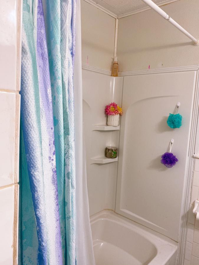 ENTIRE 2 BEDROOMS HOUSE IN QUITE NEIGHBORHOOD - thumb 6