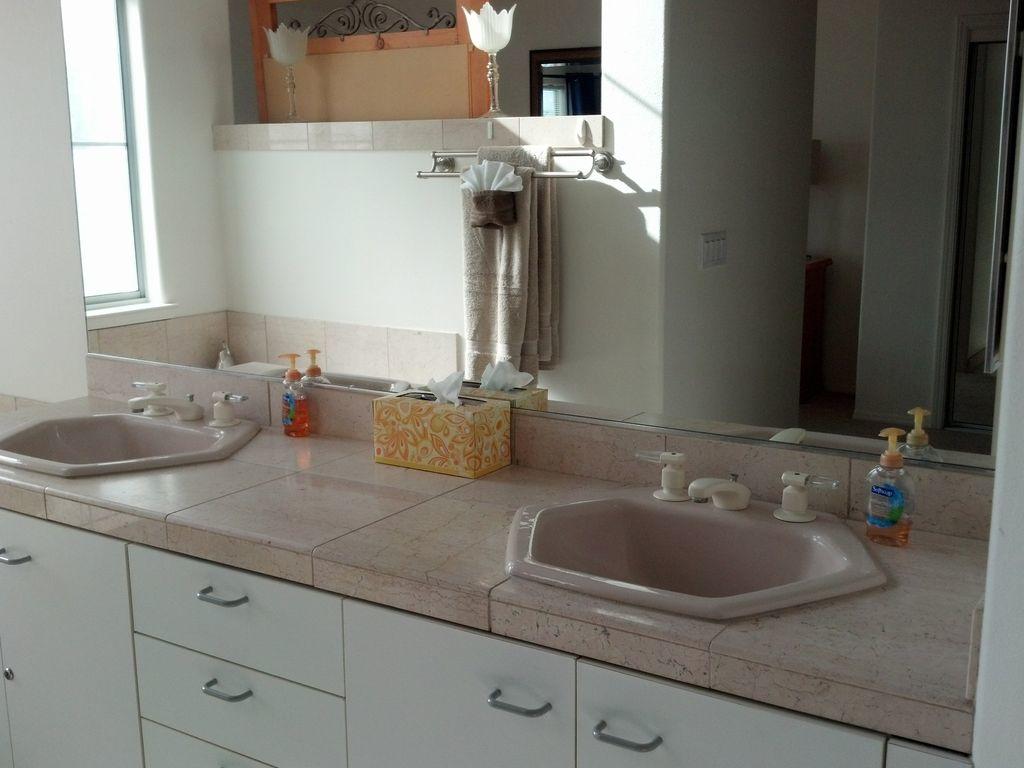 164 Oceanview Two-Bedroom Apartment - thumb 13