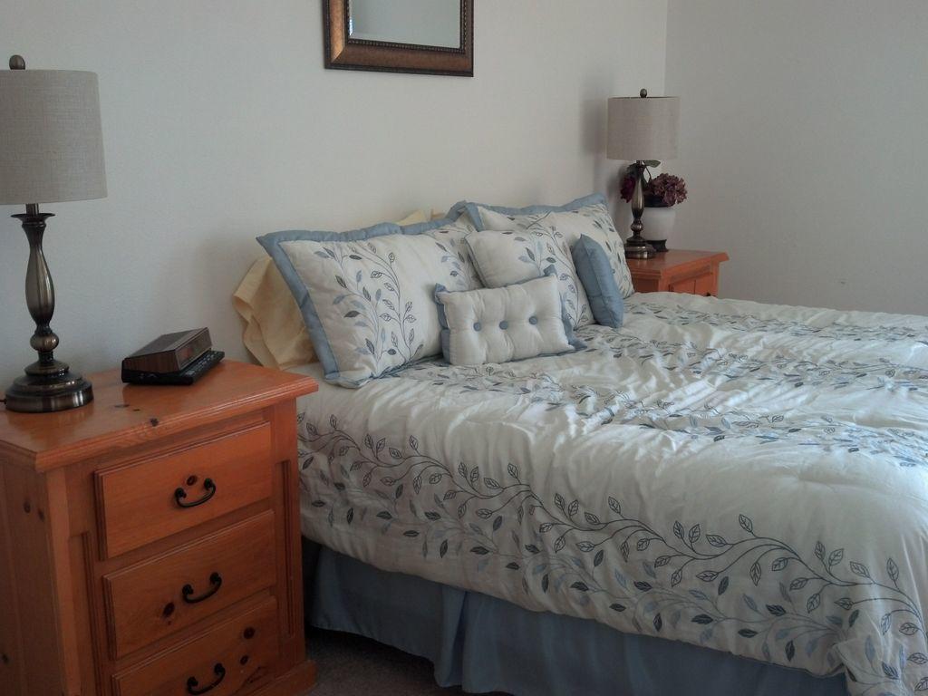 164 Oceanview Two-Bedroom Apartment - thumb 4