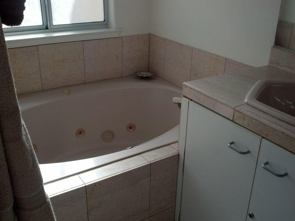 164 Oceanview Two-Bedroom Apartment - thumb 11