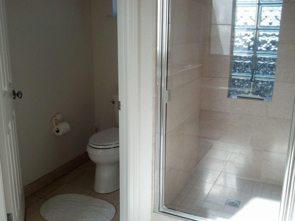 164 Oceanview Two-Bedroom Apartment - thumb 10