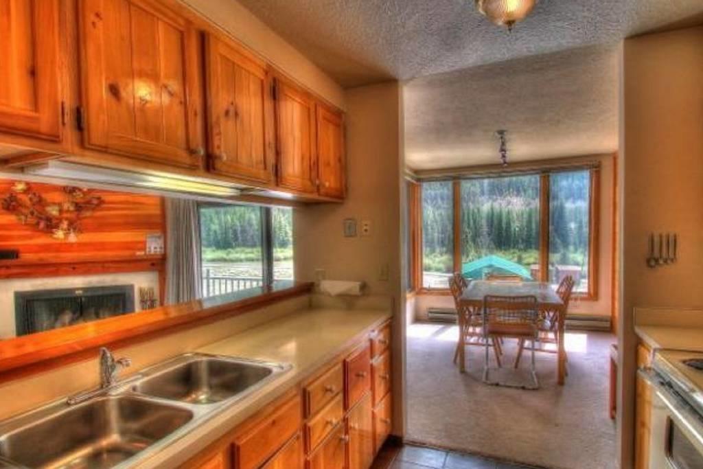 Lakeside, Ski Condo With Hot Tub And Pool - thumb 5