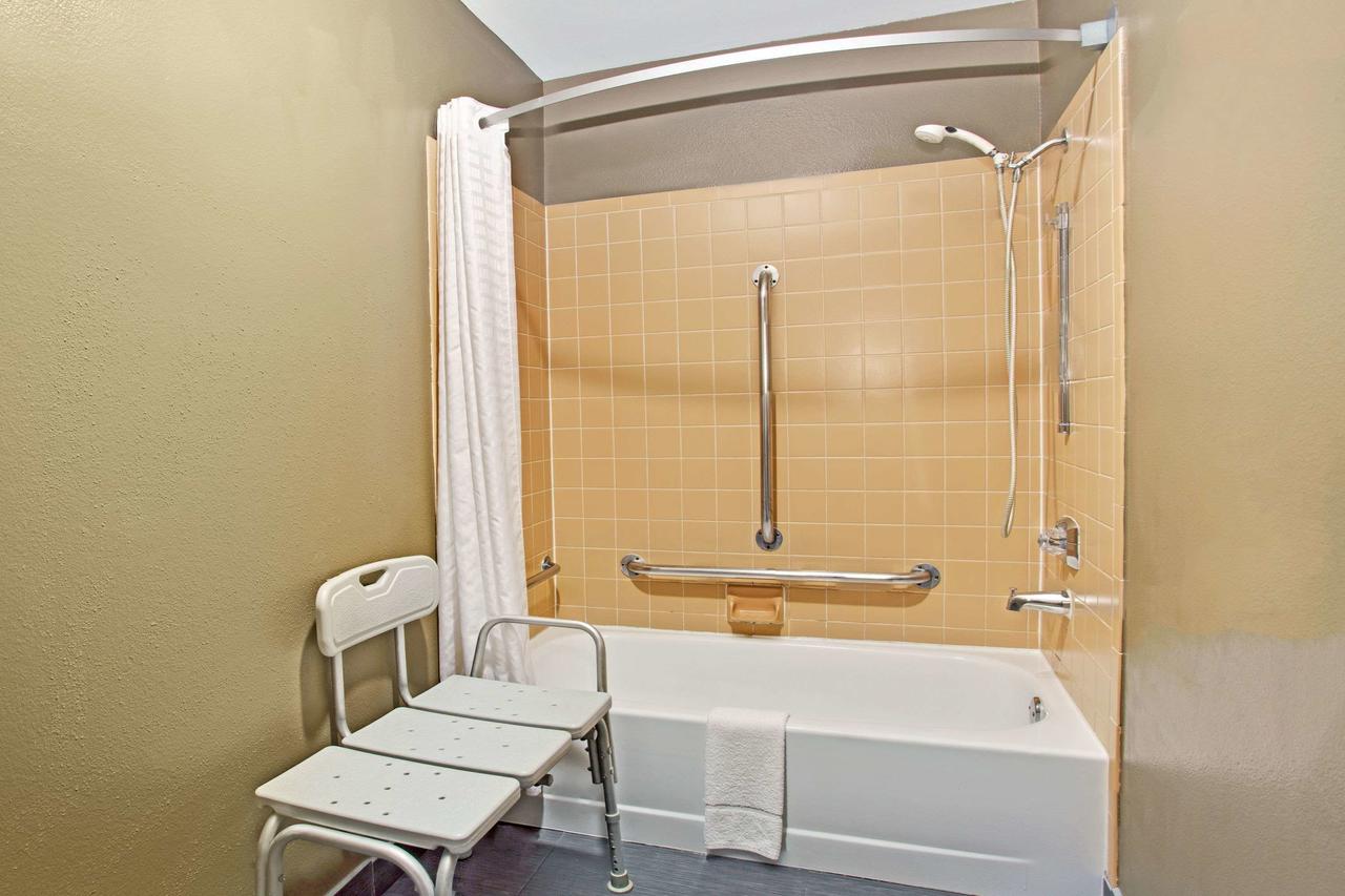 Super 8 By Wyndham Fort Collins - thumb 35