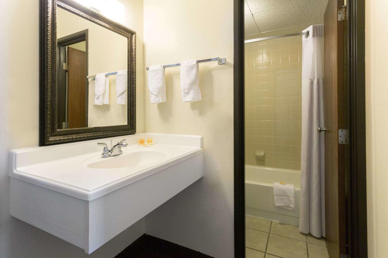 Days Inn By Wyndham Fort Collins - thumb 38