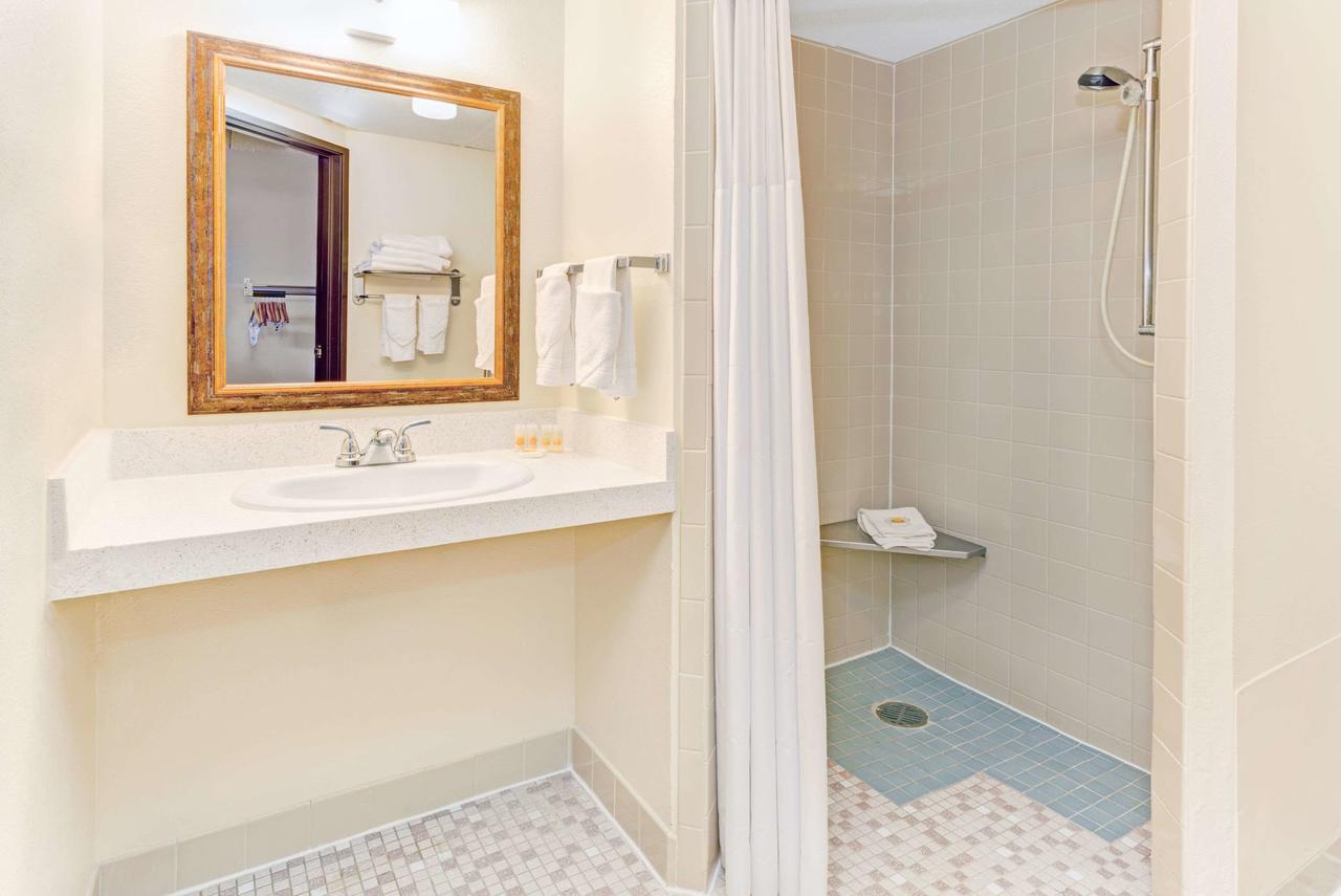 Days Inn By Wyndham Fort Collins - thumb 39