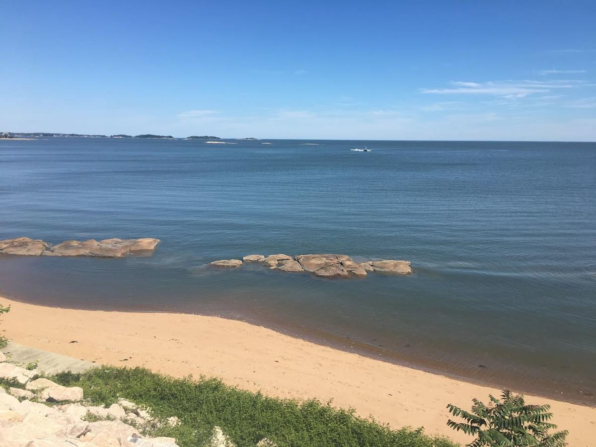 New Waterfront Home Private Beach Hot Tub+Tennis/Beach Club - thumb 25