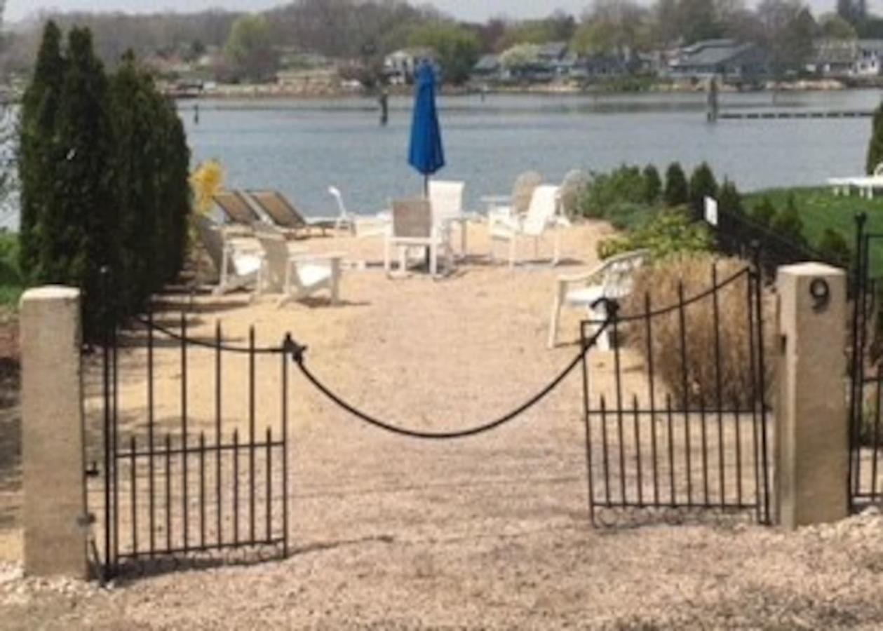 New Waterfront Home Private Beach Hot Tub+Tennis/Beach Club - thumb 30