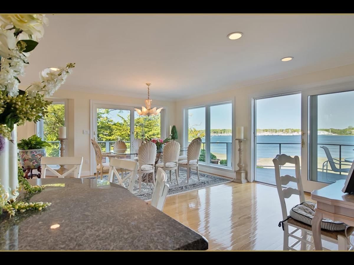 New Waterfront Home Private Beach Hot Tub+Tennis/Beach Club - thumb 3