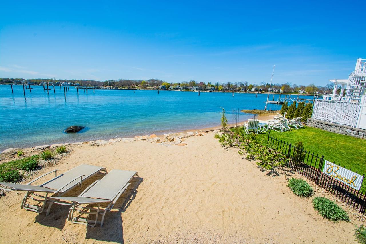 New Waterfront Home Private Beach Hot Tub+Tennis/Beach Club - thumb 1