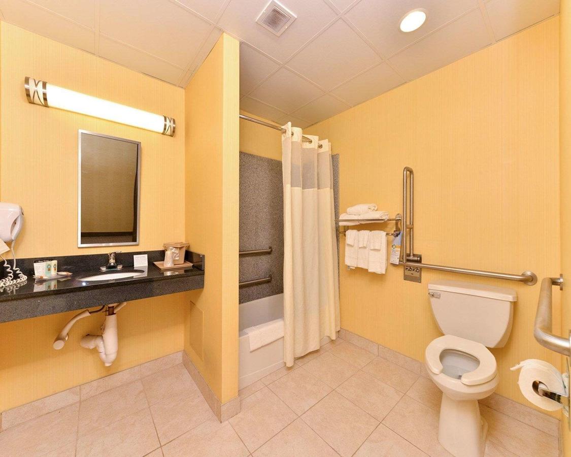 Quality Suites Stratford - thumb 9